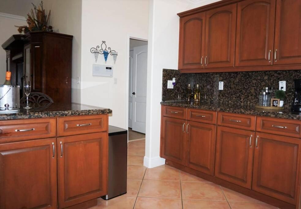 New Luxury Vacation Dream Rental- Sleeps 15! Μαϊάμι Εξωτερικό φωτογραφία