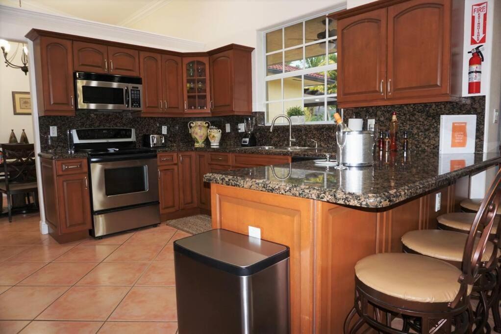 New Luxury Vacation Dream Rental- Sleeps 15! Μαϊάμι Εξωτερικό φωτογραφία